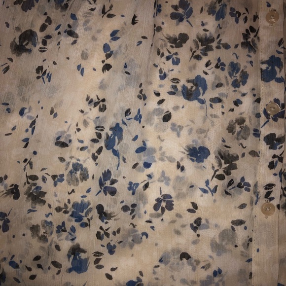 Sleeveless Blouse - Picture 3 of 3